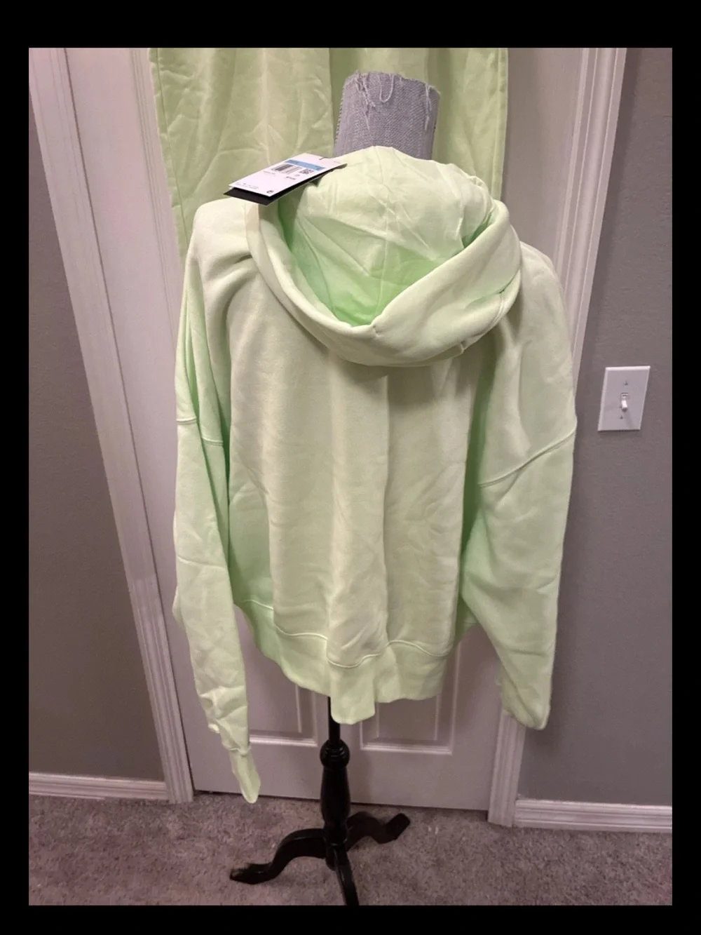 Nike ladies 2 piece jogger set top Sz M/bottom Sz L
